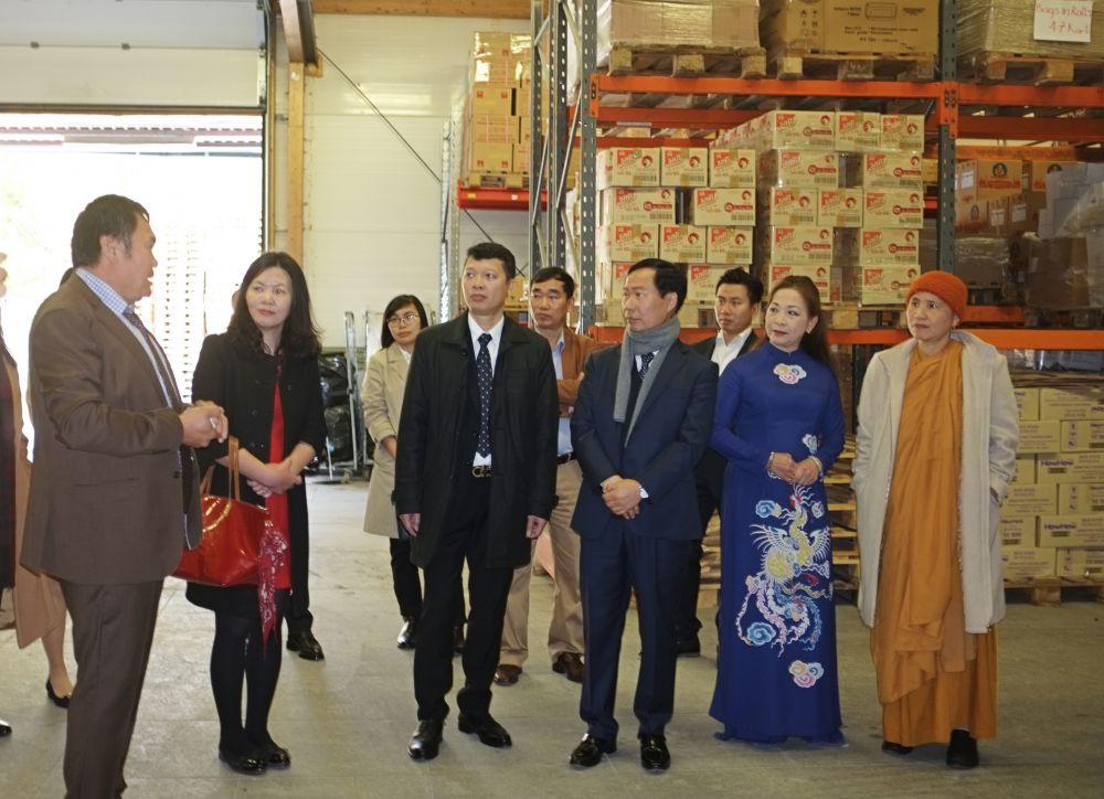 cong tac cong dong gin giu va phat huy ban sac van hoa viet nam trong cong dong nguoi viet tai thuy dien