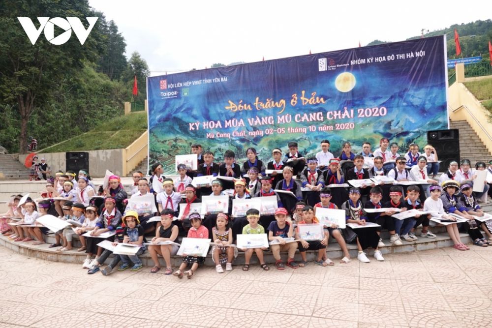 Du khách hào hứng khám phá mùa vàng Mù Cang Chải du khach hao hung kham pha mua vang mu cang chai