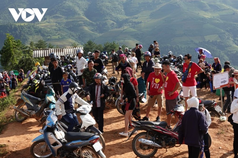 Du khách hào hứng khám phá mùa vàng Mù Cang Chải du khach hao hung kham pha mua vang mu cang chai