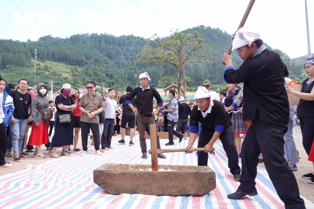 Du khách hào hứng khám phá mùa vàng Mù Cang Chải du khach hao hung kham pha mua vang mu cang chai
