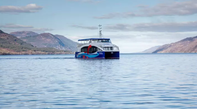 cham tran sinh vat bi an dai 10 m duoi ho loch ness