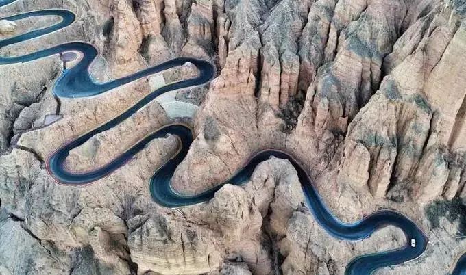 hoa mat chong mat voi doan duong 23 km nhung co toi 22 khuc cua