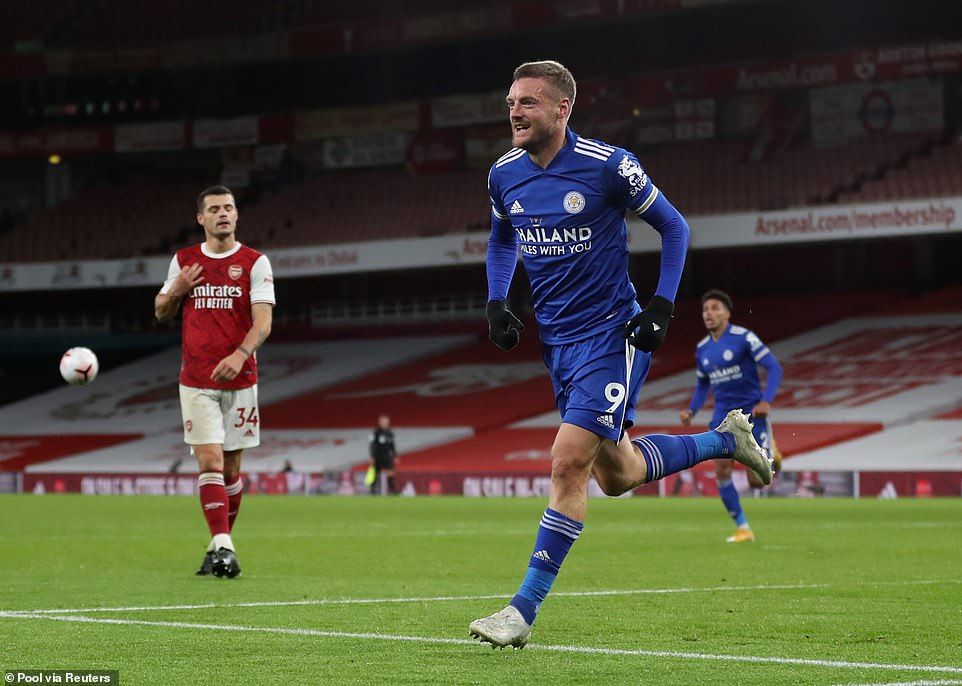 vardy toa sang leicester gieo sau cho arsenal