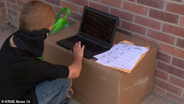 học trực tuyến Câu chuyện xúc động của cậu bé khi không có Internet để học trực tuyến