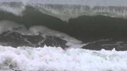 Dự báo thời tiết biển ngày và đêm nay (27/10): Bắc Biển Đông vùng gần tâm bão gió cấp 12-14, giật cấp 17