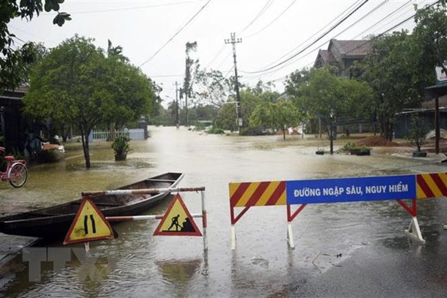 du bao thoi tiet ngay va dem nay 2810 bac bo ngay nang dem chuyen lanh trung bo va tay nguyen mua rat to gio giat manh nam bo mua to