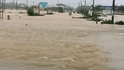 Dự báo thời tiết 3 ngày tới (29-31/10): Trung Bộ mưa rất to; Vịnh Bắc Bộ và Bắc Biển Đông biển động mạnh; Bắc Bộ giảm nhiệt, trời lạnh