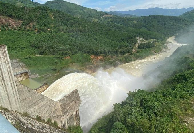 hang loat thuy dien mien trung xa lu sau bao