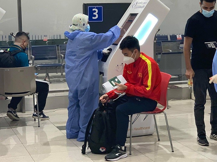 Vòng loại World Cup 2022: Hình ảnh các thành viên đội tuyển Việt Nam khi vừa tới UAE Vòng loại World Cup 2022: Hình ảnh các thành viên đội tuyển Việt Nam khi vừa tới UAE