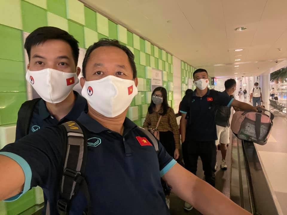 Vòng loại World Cup 2022: Hình ảnh các thành viên đội tuyển Việt Nam khi vừa tới UAE Vòng loại World Cup 2022: Hình ảnh các thành viên đội tuyển Việt Nam khi vừa tới UAE