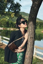 Lưu Diệc Phi tận hưởng kỳ nghỉ đầu Thu thanh bình