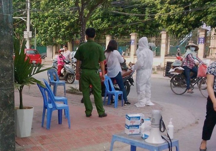 Điều tra dịch tễ các khu vực liên quan đến ca Covid-19. (Nguồn: Báo Hà Nội mới)