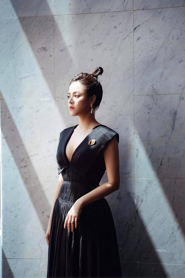 Hương vị tình thân: Thu Quỳnh ghi điểm phong cách thời trang trên phim cũng như trong cuộc sống