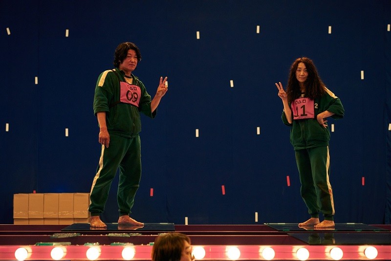 Trò chơi con mực: Những hình ảnh hài hước trên phim trường