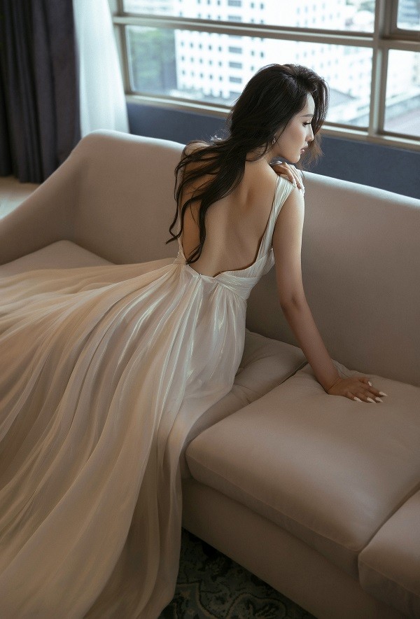 Hoa hậu Mai Phương Thúy gợi cảm thực hiện bộ ảnh mừng ngày 20/10