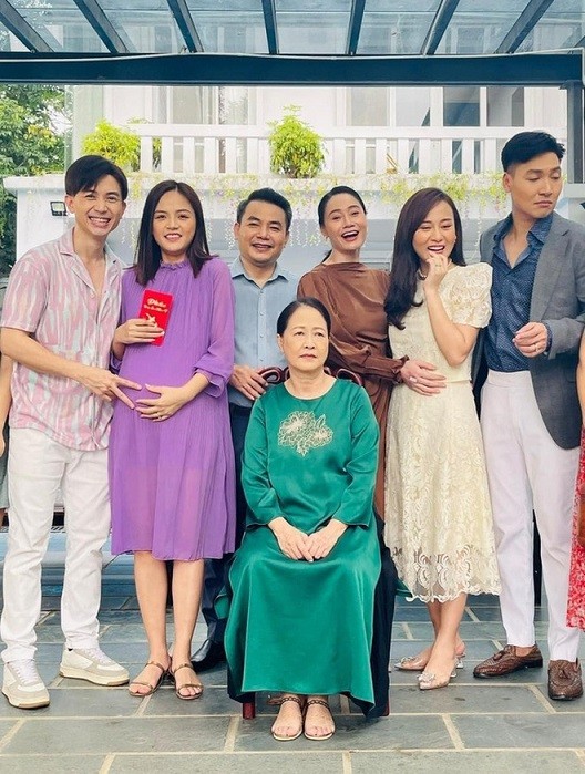 Hương vị tình thân' kết thúc, các diễn viên nói lừ chia tay