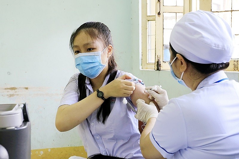 Cần tiếp tục đẩy nhanh chiến dịch tiêm vaccine phòng Covid-19. (Ảnh: Thái Bình)