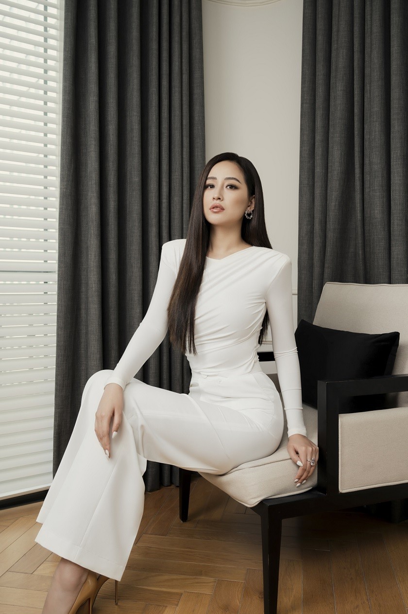 Mai Phương Thúy đẹp không tỳ vết trong bộ ảnh làm mẫu trang phục