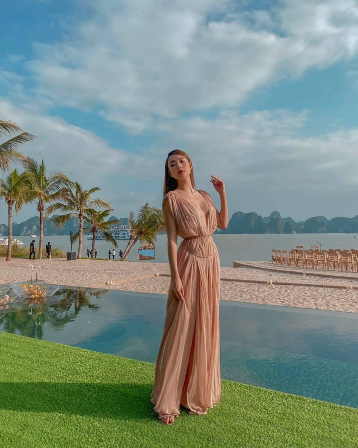 Thời trang dự đám cưới khoe dáng thanh mảnh của ca sĩ Minh Hằng