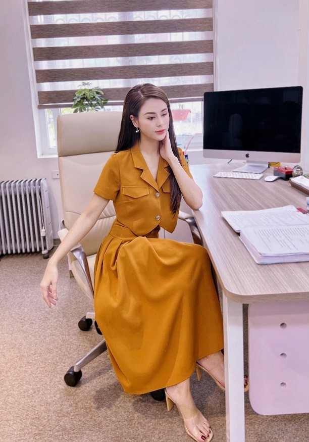 Đấu trí: Thời trang phong cách công sở của đôi bạn diễn Lương Thu Trang