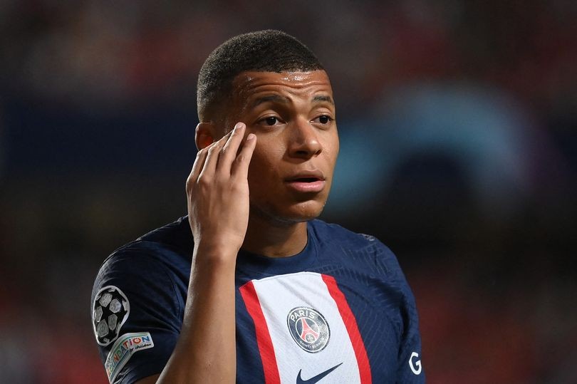 Chuyển nhượng cầu thủ ngày 12/10: Man Utd tính mua Mbappe thay Ronaldo; Haaland thay Benzema