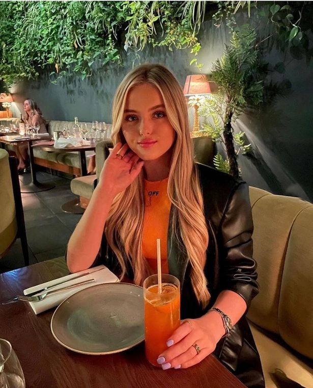 Aston Villa: Nhan sắc tuổi 18 của cô con gái HLV Steven Gerrard