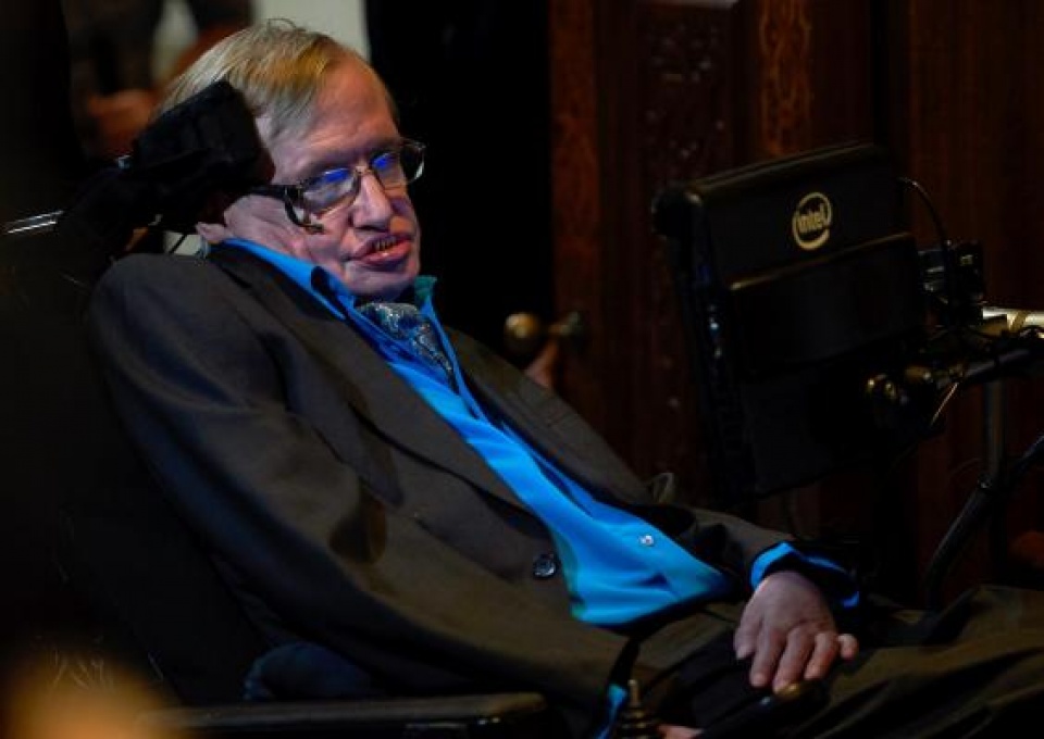 nha vat ly stephen hawking canh bao hiem hoa cua tri tue nhan tao