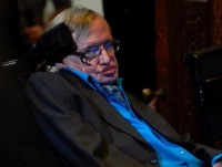 nha vat ly hoc stephen hawking qua doi