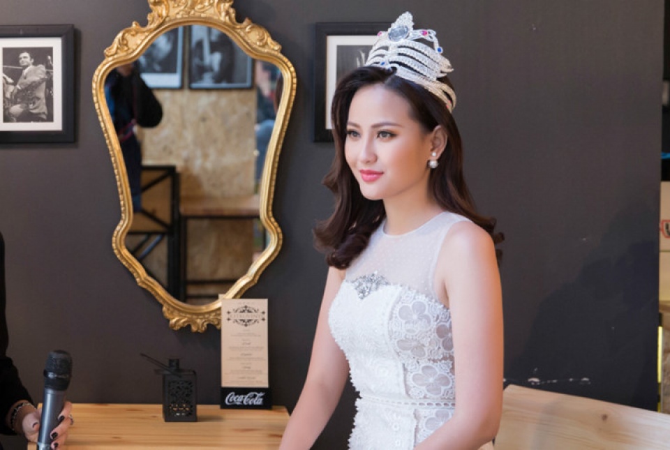 hoa hau hoan cau khanh ngan rang ro tren truyen hinh albania