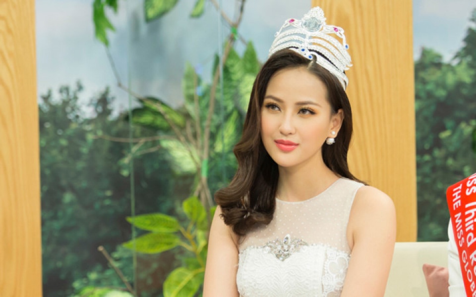 hoa hau hoan cau khanh ngan rang ro tren truyen hinh albania