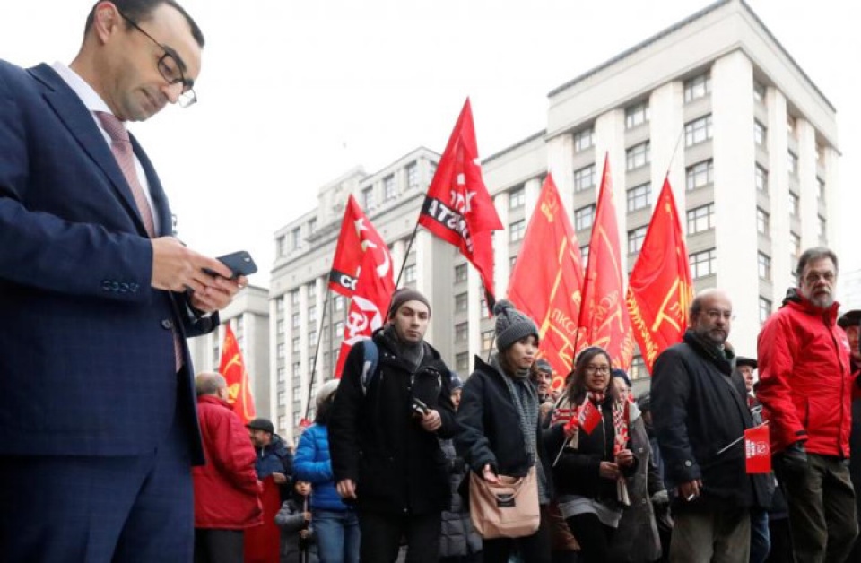 nga duc tuan hanh ky niem 100 nam cach mang thang muoi