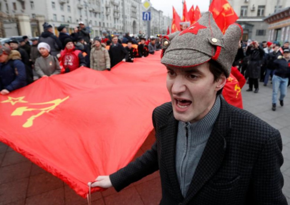 nga duc tuan hanh ky niem 100 nam cach mang thang muoi