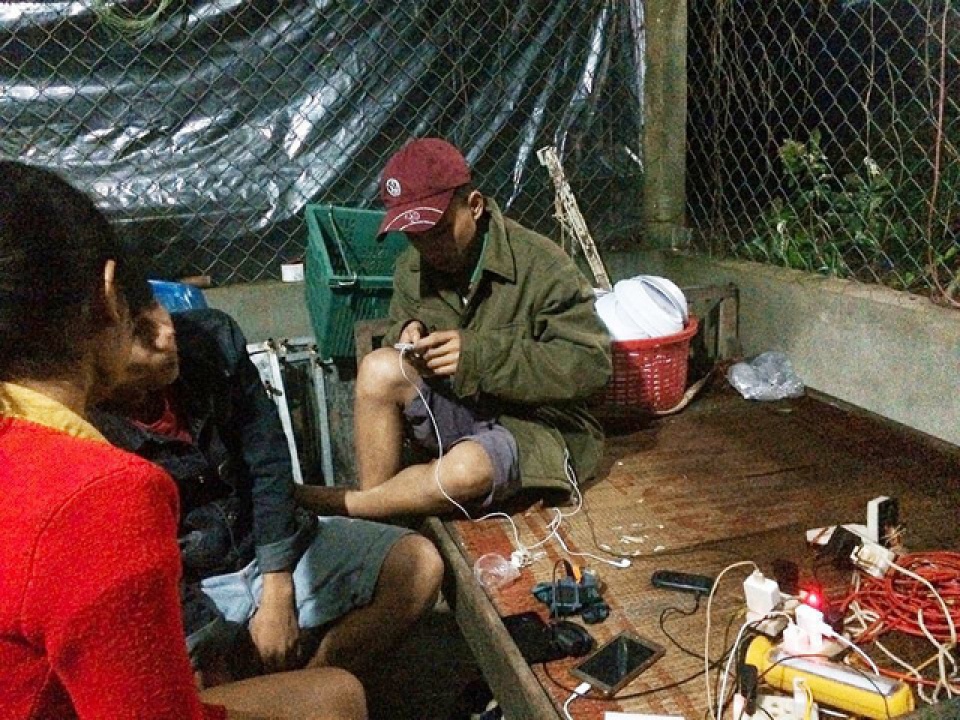 hue nong dan chay may no cho ca thon sac dien mien phi ngay lu