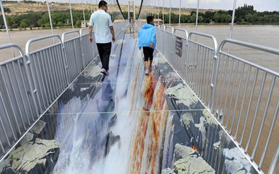 Đầu óc choáng váng, chân tay bủn rủn với cầu kính 3D ở Trung Quốc dau oc choang vang chan tay bun run voi cau kinh 3d o trung quoc