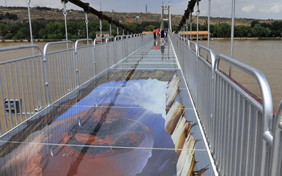 Đầu óc choáng váng, chân tay bủn rủn với cầu kính 3D ở Trung Quốc dau oc choang vang chan tay bun run voi cau kinh 3d o trung quoc