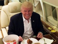 3 USD để ăn sáng cùng Tổng thống Trump