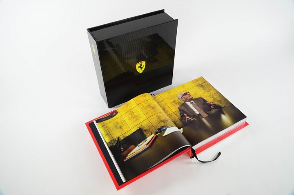 choang truoc cuon sach ferrari gia hon 4 ty dong