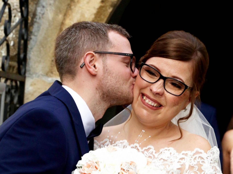 co gai 27 tuoi 18 lan phau thuat mat va hanh phuc nhu mo