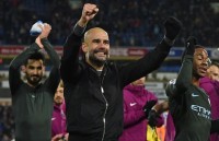 the gioi bong da choang vang khi wenger bat ngo tu chuc