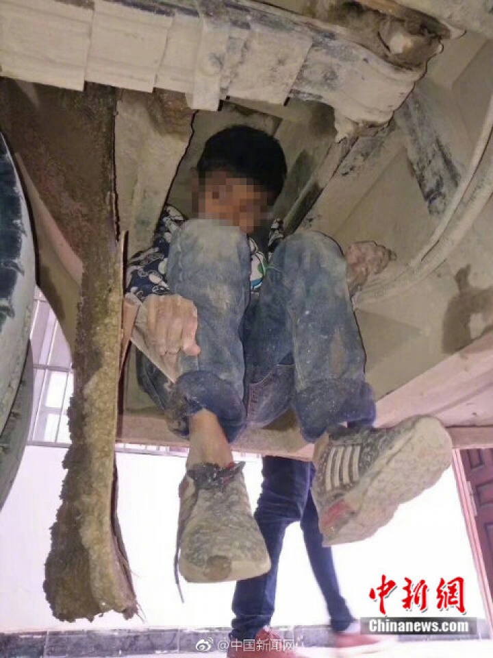 hai dua tre tron duoi gam xe bus hon 3 gio de di tham bo me