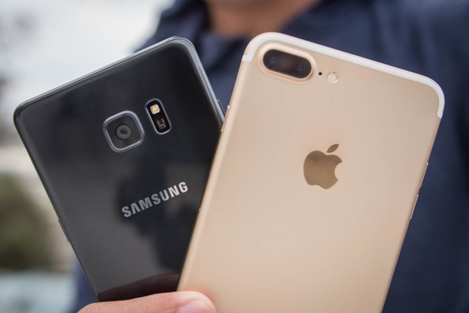 samsung thu hep khoang cach voi apple tren thi truong smartphone