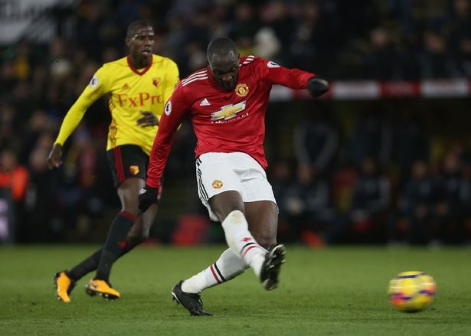 ashley young lai sam vai nguoi hung mu dai thang watford