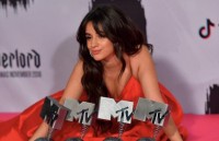 taylor swift va ariana grande thong tri de cu mtv vma 2019