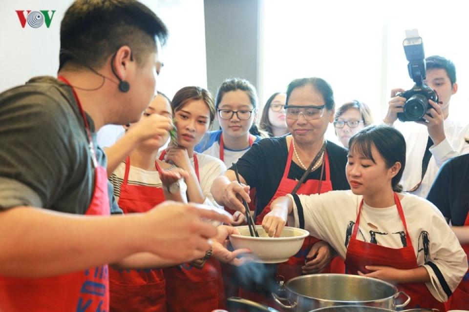 dau bep noi tieng han quoc den viet nam gioi thieu tinh hoa am thuc