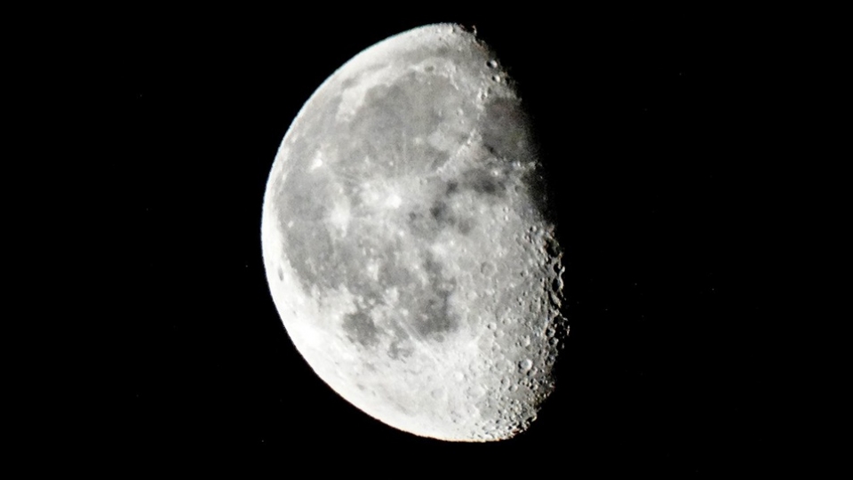 nga se kham pha mat trang bang cac robot the than