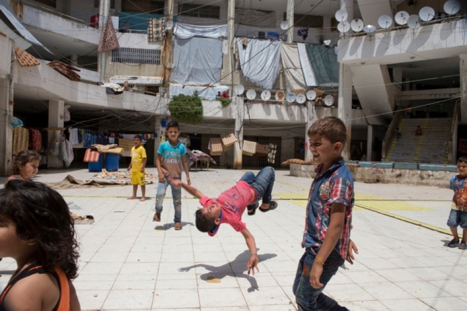 hanh phuc vo oa cua tre em ti nan syria khi duoc den truong
