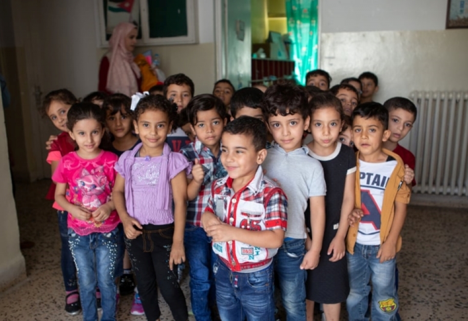 hanh phuc vo oa cua tre em ti nan syria khi duoc den truong