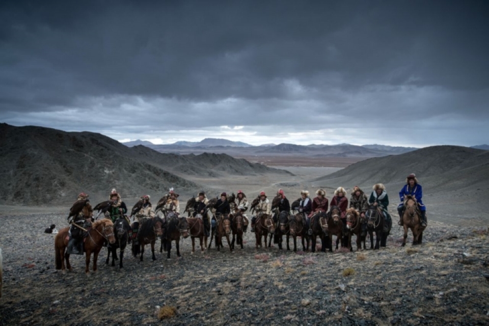 anh tuyet dep ve tho san du muc va dai bang sat thu tren thao nguyen mong co