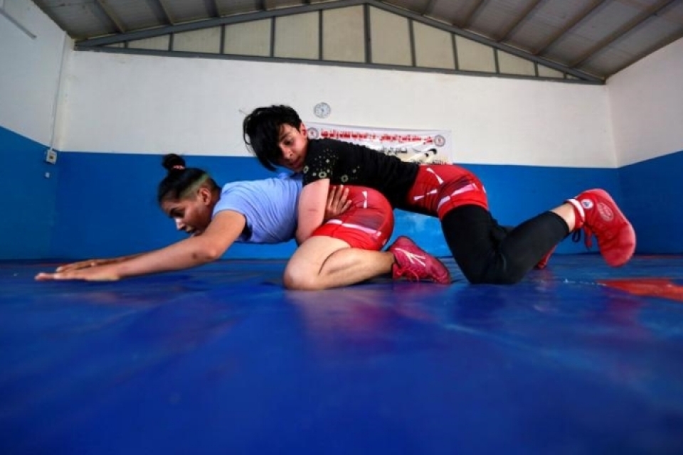 iraq cac co gai vuot qua dieu cam ky de thi dau mon vat