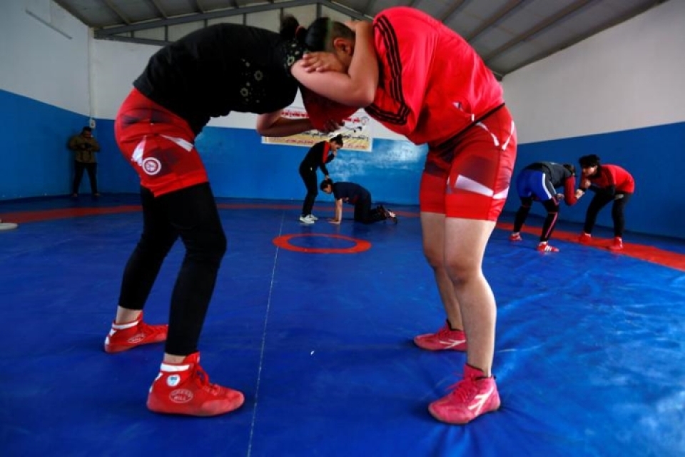 iraq cac co gai vuot qua dieu cam ky de thi dau mon vat